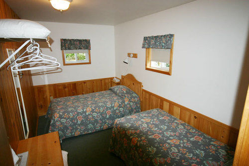 Spectacle Lake Lodge Банкрофт Экстерьер фото
